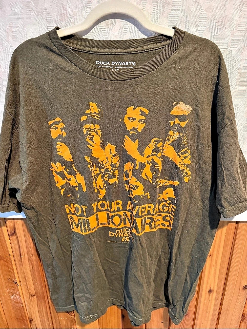 2 Duck Dynasty Not Your Average Millionaires Graphic T-Shirt Green & Orange L &